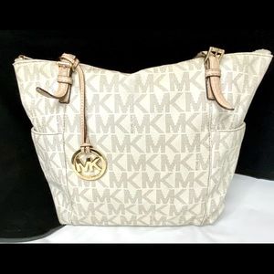 Michael Kors MK Signature Saffiano Jet Set Top Zip